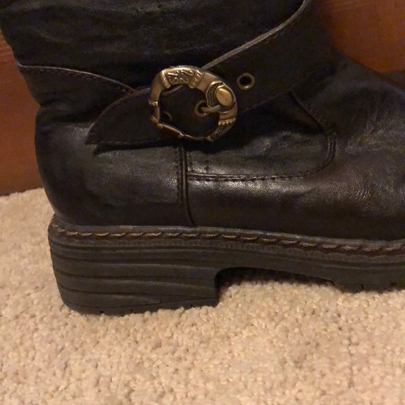 Boots - Picture 3 of 6